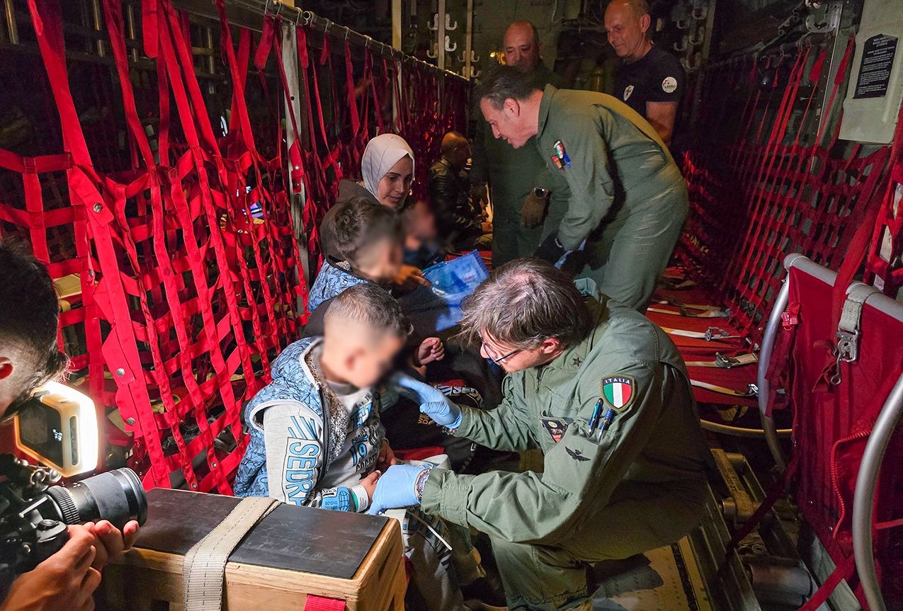 Bimbi palestinesi bisognosi di cure in Italia con due voli speciali della Difesa