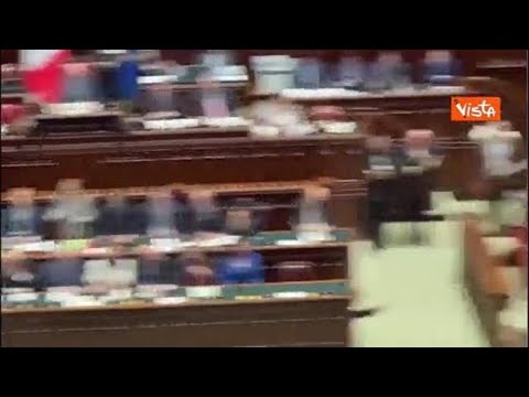 Il labiale di Meloni agli attacchi della Schlein sulla sanità: “Non è vero”