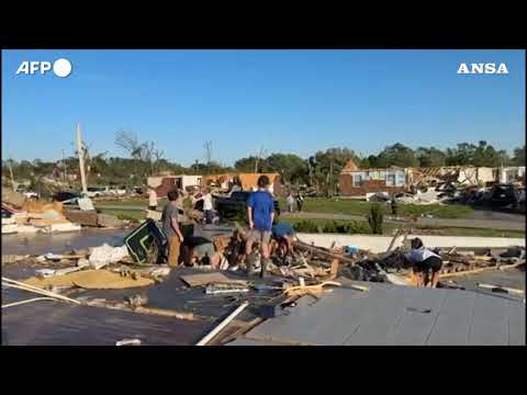 Stati Uniti, devastazione e vittime al passaggio di un tornado