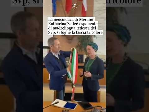La neosindaca di Merano Katharina Zeller, madrelingua tedesca del Svp, si toglie la fascia tricolore