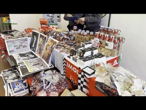Gp Imola, sequestrati 7.000 souvenir illegali: «Potevano valere 15.000 euro»