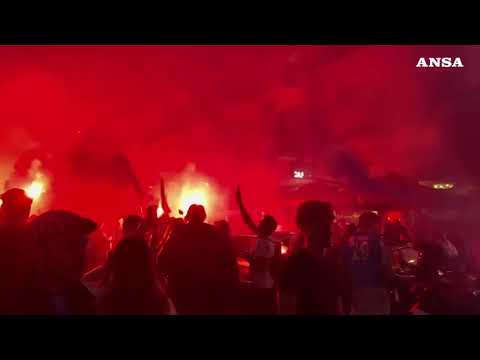 Lotta scudetto, a Napoli esplode la gioia dei tifosi ai gol degli azzurri