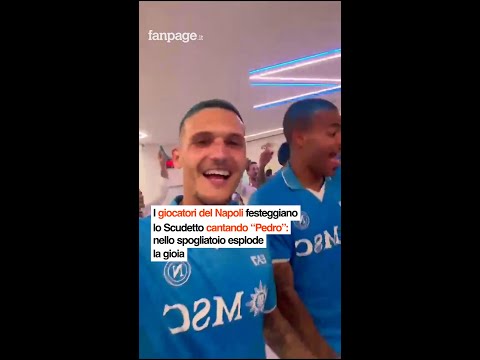 I giocatori del Napoli festeggiano lo Scudetto cantando “Pedro”: nello spogliatoio esplode la gioia
