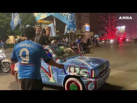 Napoli campione, caroselli di auto e motorini dei tifosi in citta’
