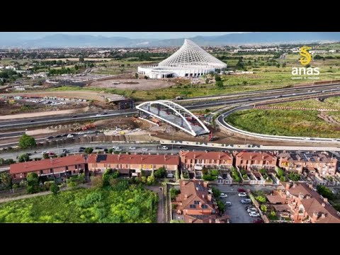 Il nuovo ponte di Tor Vergata che scavalca l’autostrada A1