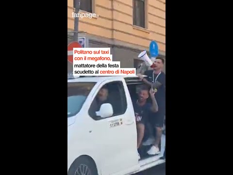 I calciatori del Napoli festeggiano la vittoria del quarto scudetto