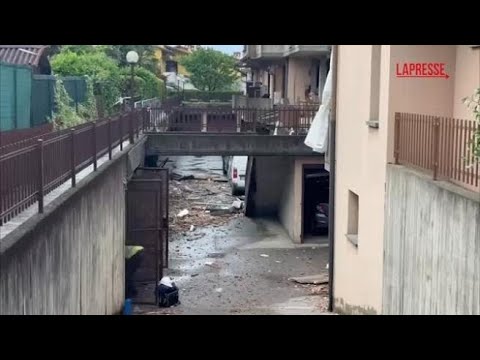 Bergamo, esplosione in villetta a Bagnatica: i mezzi di soccorso sul posto