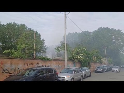 L’evacuazione alle Aldini Valeriani per il fumo dell’incendio all’ippodromo