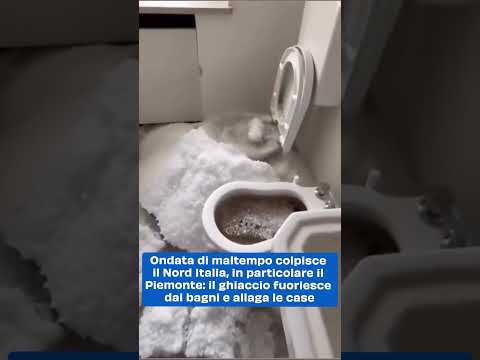 22 maggio, grandinata ha colpito Pinerolo e il Torinese: la grandinefuoriesce dal wc. ?Andrea Vuolo