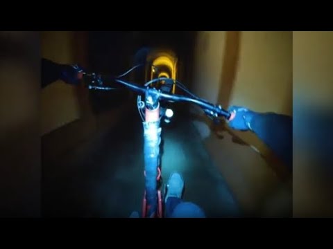 Le bici che sfrecciano sotto il portico di San Luca a Bologna