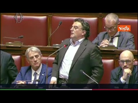 Dl sicurezza, la protesta del dem Mancini in Aula: “Resto in silenzio, faccio come il Governo”