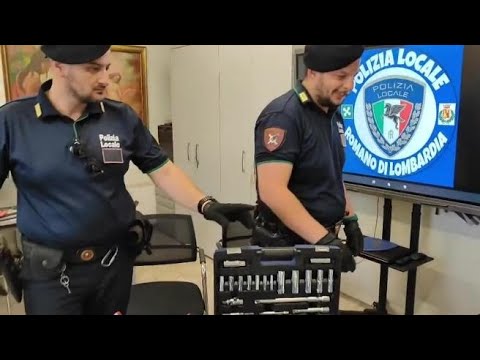 Romano, trovati otto veicoli rubati: dentro c’erano attrezzi per lo scasso