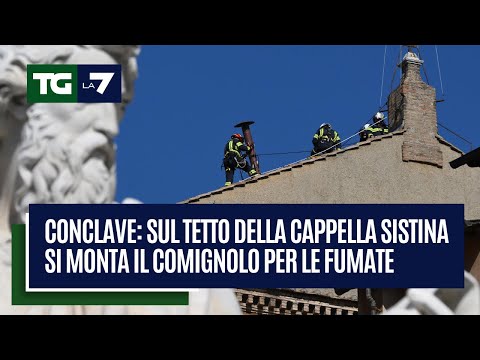 Conclave: sul tetto della Cappella Sistina si monta il comignolo per le fumate. Il video