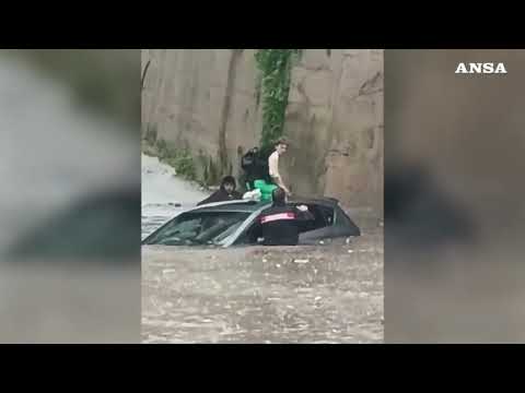 Maltempo nel Palermitano, donna salvata in un sottopasso allagato