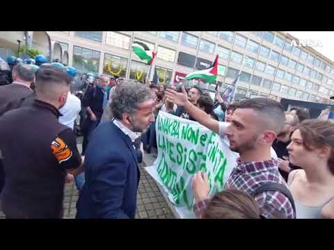 Salone del libro, tensioni fra pro-Palestina e polizia