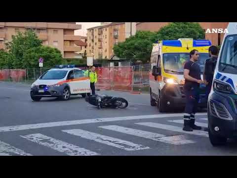 Milano, incidente tra uno scooter e un furgone: morta una 37enne