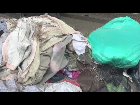 Cumuli di rifiuti e tende dei clochard davanti al Cardarelli