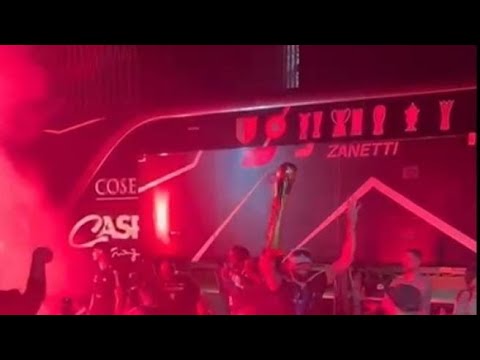 Virtus, il rientro a Bologna della squadra dopo la vittoria dello scudetto e l’abbraccio dei tifosi