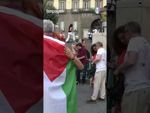 Vestiti di rosso come il sangue dei bambini a Gaza