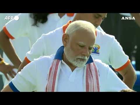 India, anche il premier Modi alla Giornata internazionale dello Yoga