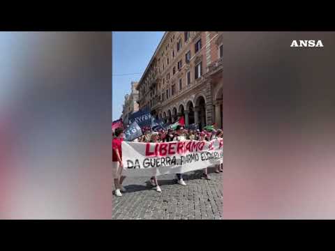 “Disarmiamoli”, al via corteo pro-Pal e Potere al Popolo a Roma