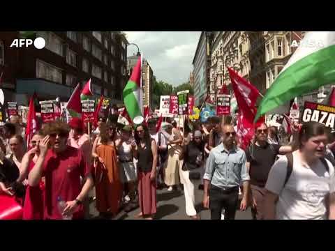 Londra, migliaia in piazza a sostegno dei palestinesi
