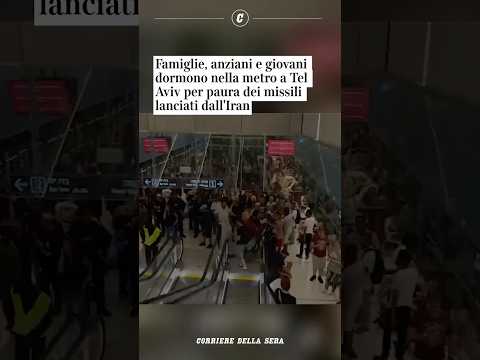 Famiglie, anziani e giovani dormono nella metro a Tel Aviv per paura dei missili lanciati dall’Iran