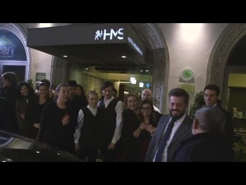 Milano, chiude l’Hotel Scala: quando vinse il programma di Barbieri