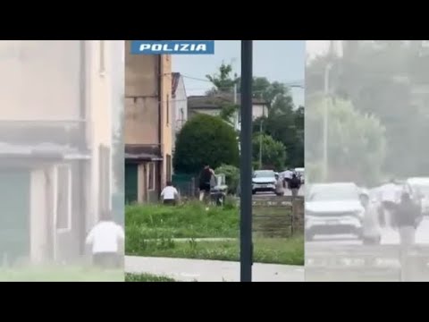 Padova, aggressione con pistola e coltello per questioni di spaccio: il video a Rubano