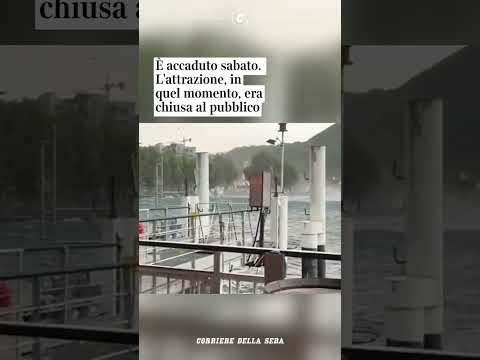 Rovesciata dal vento la ruota panoramica di Lecco: il momento della caduta #shorts #news