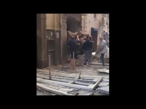Esplosione in via Foria a Napoli, una donna estratta viva dalle macerie