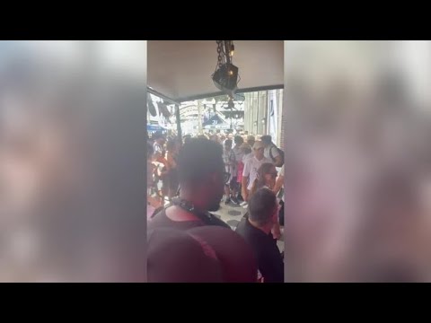 Juve in Usa, folla di tifosi per un selfie o un autografo con David Trezeguet