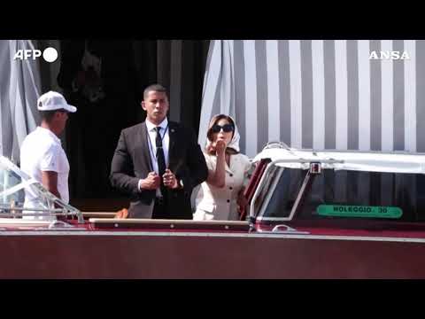 Nozze Bezos a Venezia, Lauren Sanchez lascia l’hotel