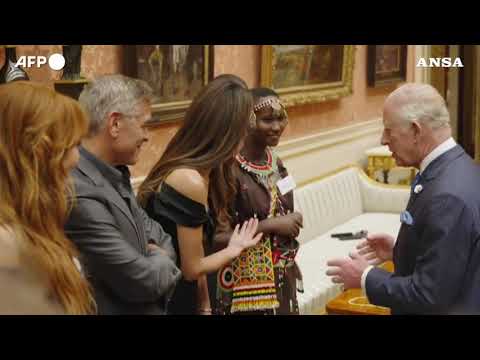 Carlo III ospita i vincitori dei King’s Trust Awards a Buckingham Palace