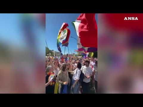 Al Pride di Budapest si canta “Bella Ciao”