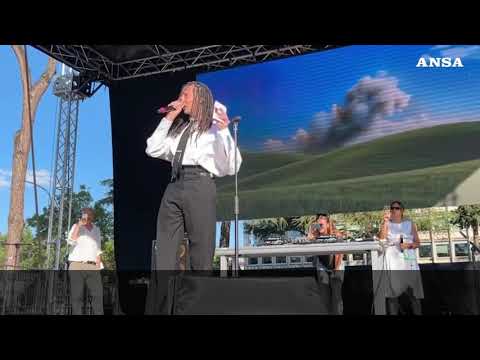 Ghali a sorpresa al concerto per la Palestina a Roma
