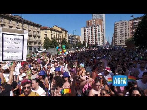 Milano Pride, si sfila per democrazia e Palestina: «Diritti per tutte le minoranze»