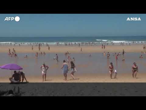 E’ in vigore in Francia il divieto di fumo su spiagge e parchi