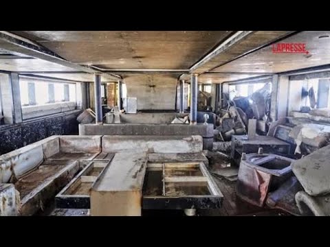 Dentro il Bayesian riemerso dal fondale: ecco come appare all’interno il relitto dopo il recupero