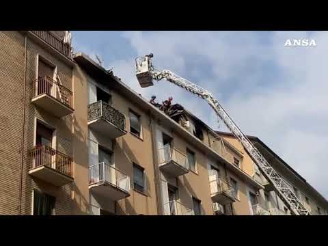 Esplosione in un appartamento a Torino, cinque feriti