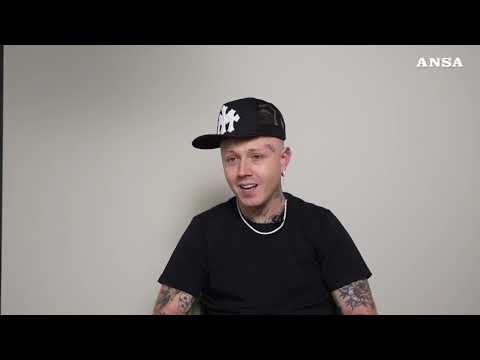 Lazza presenta in anteprima due versioni del nuovo album