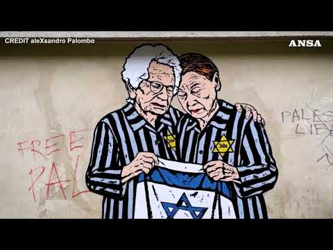 Segre e Bruck con la bandiera d’Israele in un murale a Milano