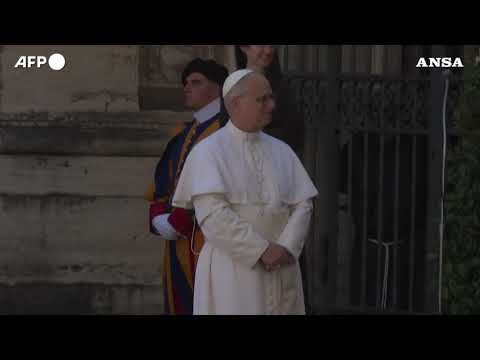 Giro d’Italia, passaggio in Vaticano: il Papa saluta i ciclisti
