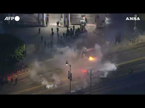 Ancora scontri a Los Angeles, la polizia usa i gas lacrimogeni