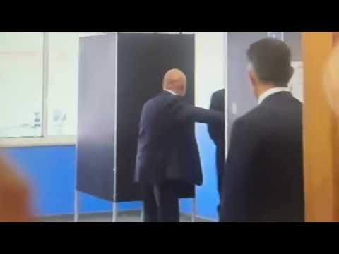 Mattarella alle urne per il referendum: il voto a Palermo