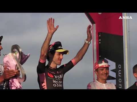 Giro d’Italia, la festa del podio: vince Yates