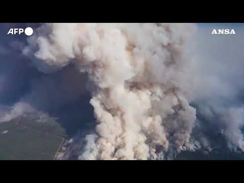 Incendi in Canada, bruciati oltre 20mila ettari di bosco a Kiskatinaw