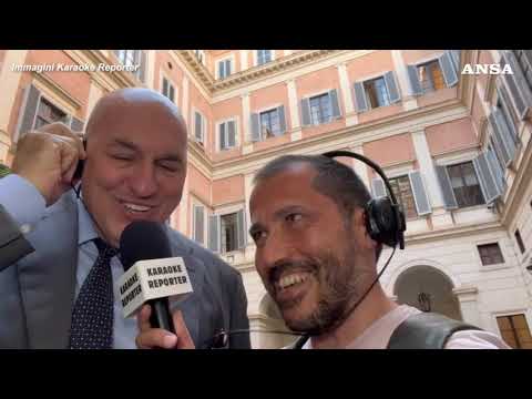 Crosetto canta “C’era un ragazzo” di Morandi con Karaoke Reporter