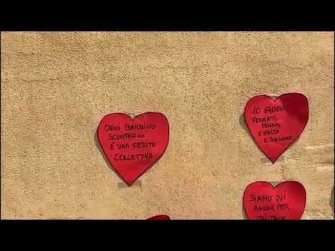 Due anni senza Kata, la lettera della mamma e i bigliettini al muro dell’ex Astor