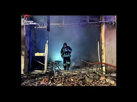 Incendio doloso Rogno: la fuga del piromane ripresa dalle telecamere, il video